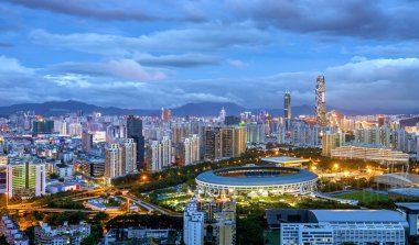 Çin'in Shenzhen şehri gece