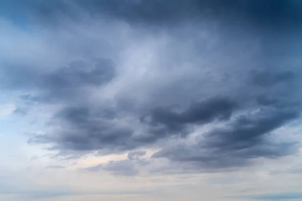 Sky and dark clouds — Stock Photo, Image