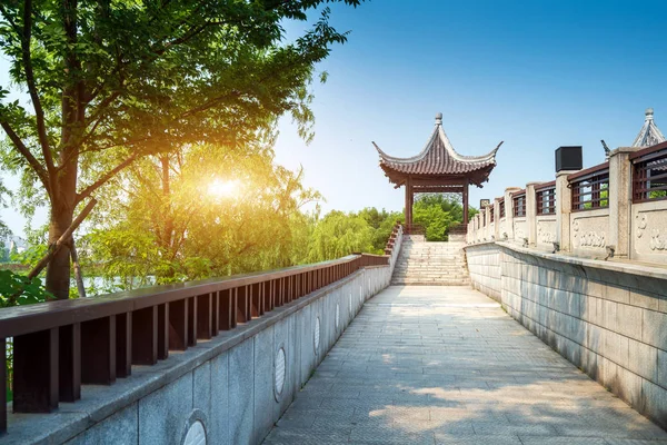 Gazebo estilo chinês — Fotografia de Stock