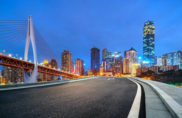 Horizonte de la ciudad moderna — Foto de Stock