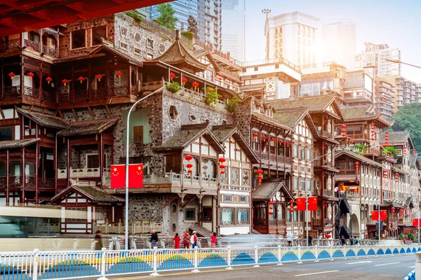 China Chongqing casas tradicionais em palafitas — Fotografia de Stock