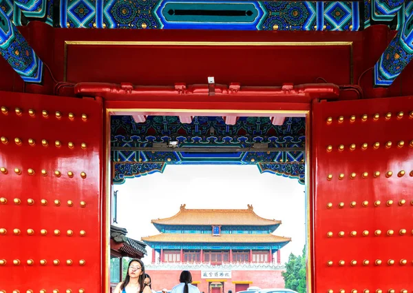 Los turistas visitan la Ciudad Prohibida — Foto de Stock