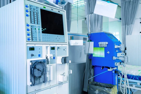 Hastane koğuşunda hemodiyaliz makinesi. — Stok fotoğraf