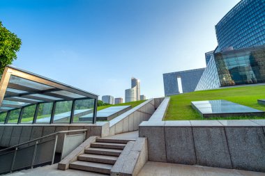 Çimenlik yakınındaki yüksek katlı binalar, Hangzhou, Çin
