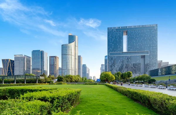 Höghus Nära Gräsmattan Hangzhou Kina — Stockfoto