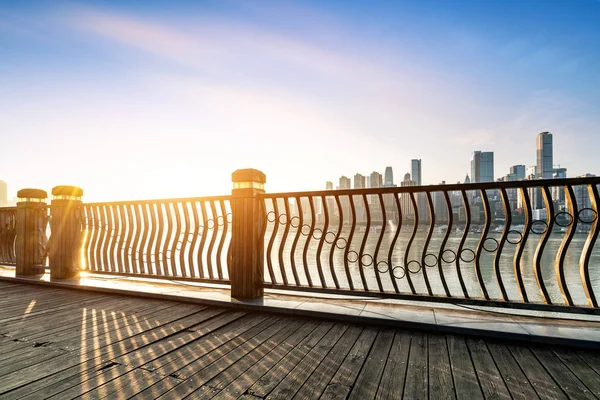 Guardrail Yangtze River Tall Buildings Shore Dusk Chongqing China — Stock Photo, Image