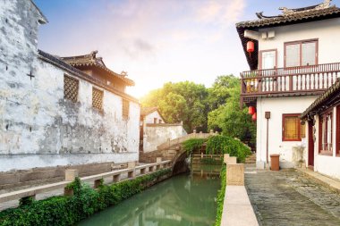 Zhouzhuang, Çin Suzhou alan bir ünlü su yeridir. Yangtze Nehri güneyinde birçok antik kentler vardır.