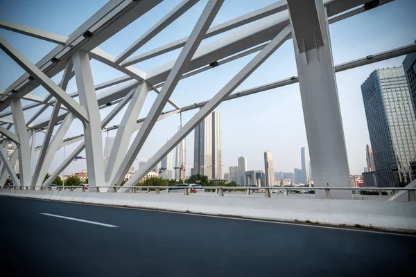 Edificios Modernos Con Camino Vacío Bajo Cielo Azul Tianjin China — Foto de Stock