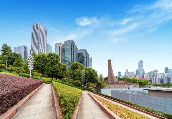 远处的公园和摩天大楼 中国城市景观 — 图库照片