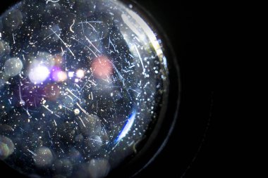 gerçek toz ve çizikler arka bir lig ile lensler