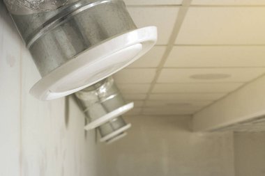 Klima boruları yuvarlak difüzör ve Led aydınlatma ile. b