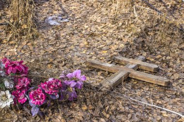 Eski mezarlık bulunan mezar yok eski çapraz