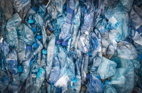Concetto di riciclaggio. Il problema dell'ecologia, degli inquinanti ambientali — Foto Stock