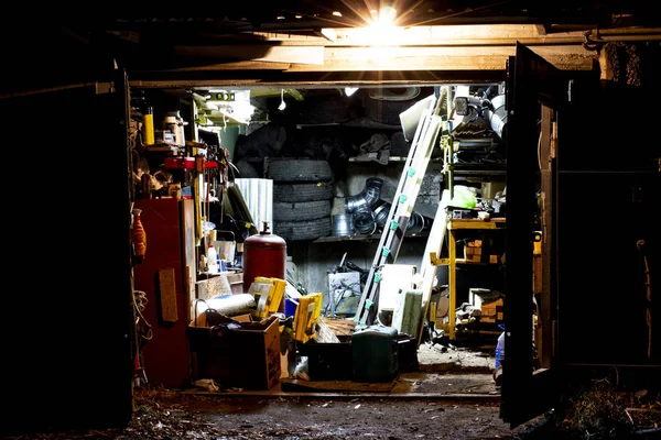 The hoarder warehouse is cluttered and cluttered — Stock Photo, Image