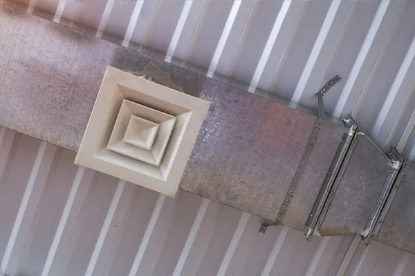 Galvanize kanal havalandırma sistemi detaylarında kare anemostat