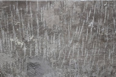Eski boya ve kireç kapaklı beton duvar