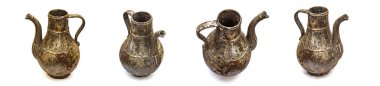 Güzel vintage dökme demir sürahi beyaz izole arka planda