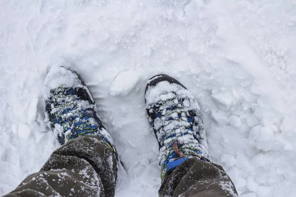 Nasse Wanderschuhe Liegen Dicken Neuschnee Vorne Und Hinten Verwischen Den — Stockfoto