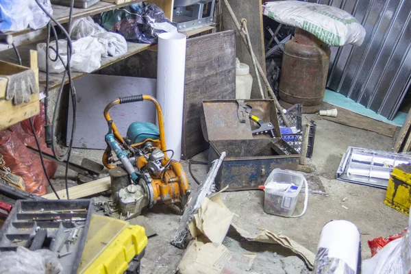 Kekacauan Besar Lebih Dari Boneka Garasi Pinggiran Kota — Stok Foto