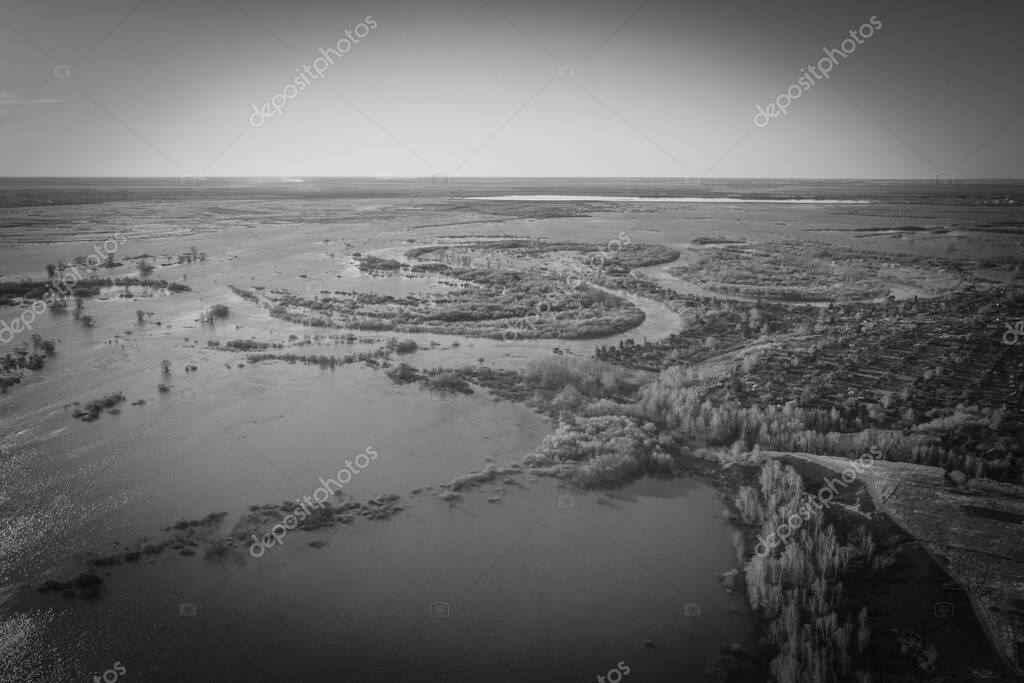 bosque inundado durante el período de inundación, fotografiado desde un