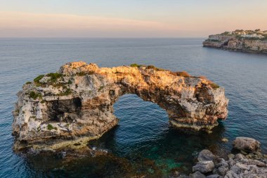 Kemer, Majorca, İspanya es Pontas doğal kaya