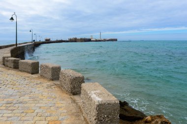 Cadiz şehri, İspanya ile bağlama San Sebastain Kalesi mesire