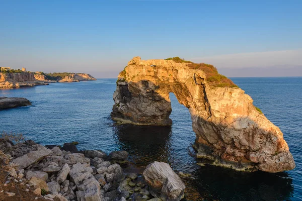 Es Pontas arco de roca natural, Mallorca, España — Foto de Stock