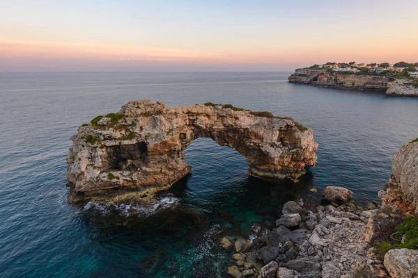 Es Pontas arco de roca natural, Mallorca, España — Foto de Stock