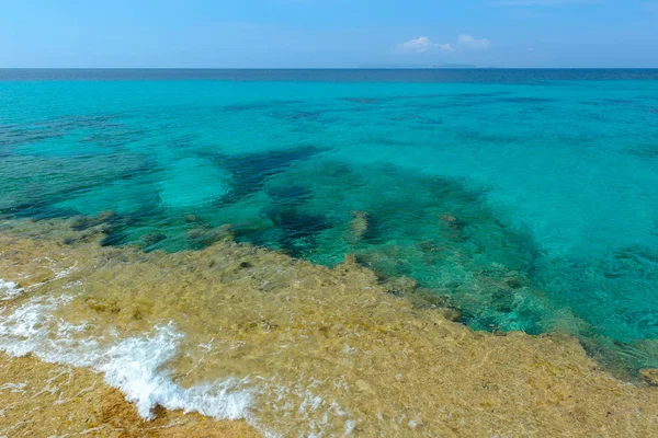 Бирюзовые воды Средиземного моря, Майорка, Испания — стоковое фото