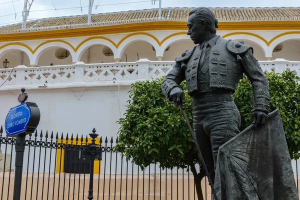 Statue of Curro Romero bullfighter next to Maestranza bullring, Seville, Spain — Stock Photo, Image