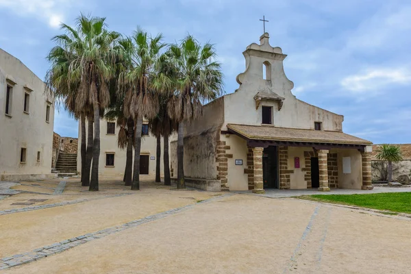 Binnenplaats van Santa Catalina kasteel, Cadiz, Spanje — Stockfoto