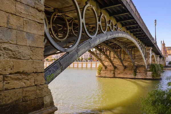 Triana Bridge (official name is Bridge of Isabel II) over the Guadalquivir River in Seville, Spain — Stock Photo, Image