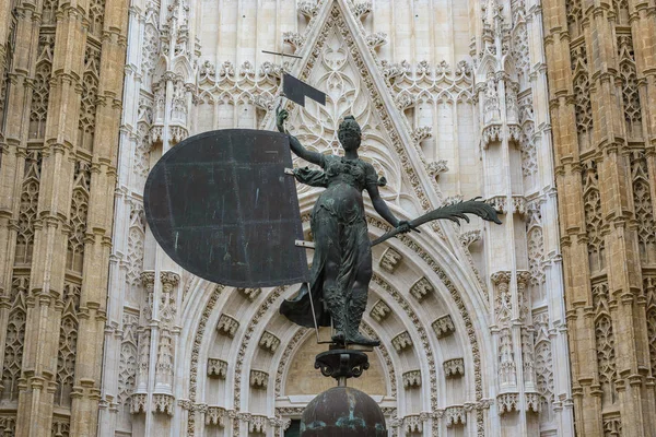 Рекка статуи Хиральдильо в Севилье, Испания — стоковое фото