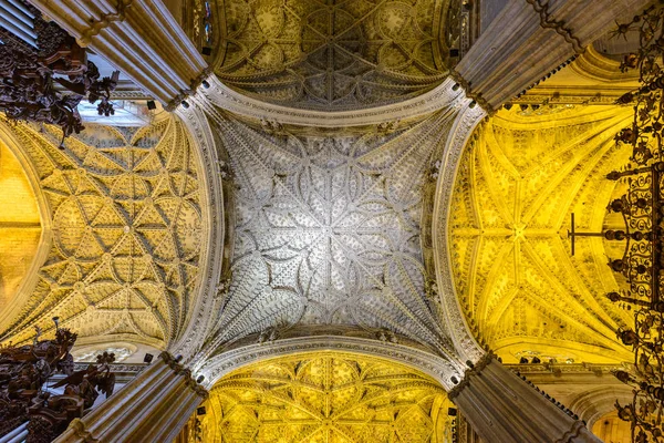 Interieur van de kathedraal van Sevilla, Spanje — Stockfoto