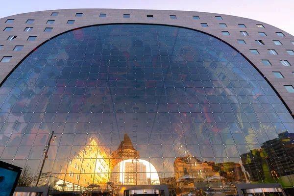 Hall de marché moderne à Rotterdam — Photo