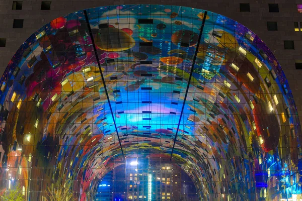 Modern market hall at night, Rotterdam, Paesi Bassi — Foto Stock