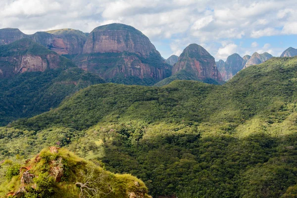 Cordilheira de vulcões no parque nacional de Amboro, Bolívia — Fotografia de Stock