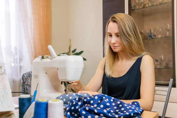 Woman sews at home — Stock Photo, Image