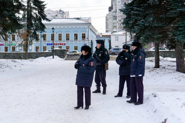 Police officers keep order in a winter park in Perm, Russia — Stock Photo, Image