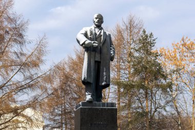 Perm, Rus parkındaki Vladimir Lenin anıtı karla kaplıydı.