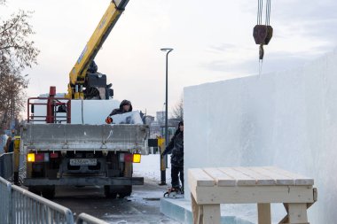 Per 'deki şehir geçidinde bir buz tatili kasabasının inşaatı