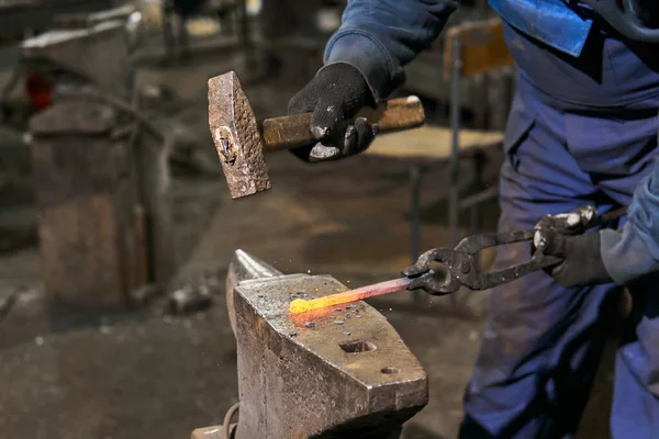 Traditional metal forging in a forge — 图库照片