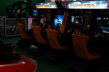 Perm, Rusya - 25 Mart 2020: Boş, karanlık bir eğlence salonunun içi