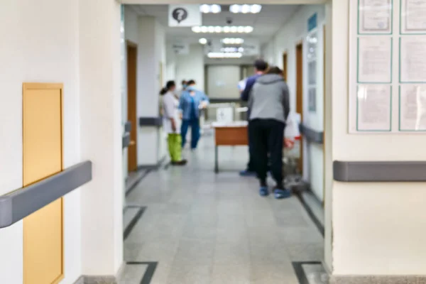 Zamazane Tło Wnętrze Wejścia Szpitala Podczas Ograniczania Wizyt Powodu Kwarantanny — Zdjęcie stockowe