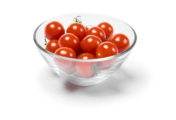 Pequenos Tomates Cereja Vermelhos Uma Tigela Vidro Isolados Fundo Branco — Fotografia de Stock