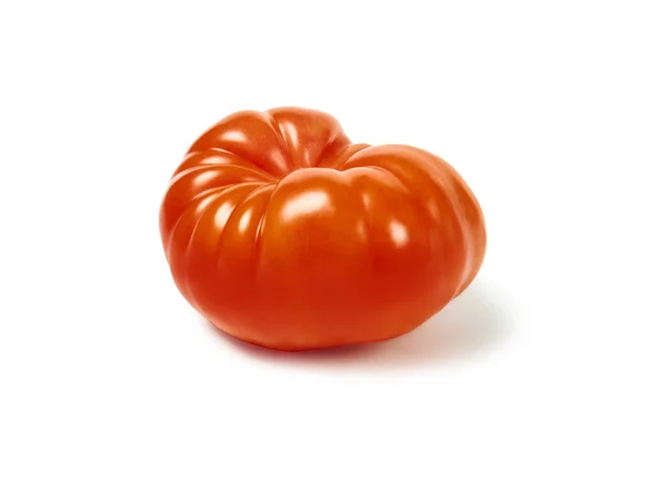 白色背景下的大型红色番茄果实 — 图库照片