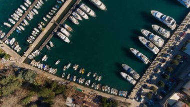 Tekne ve yatın üst görüntüsü