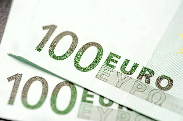 Doscientos billetes de euros se encuentran uno en el otro . — Foto de Stock