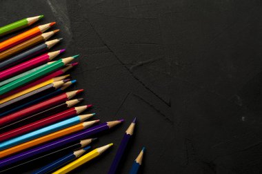 Parlak keskinleştirilmiş kalemlerin yakın çekim
