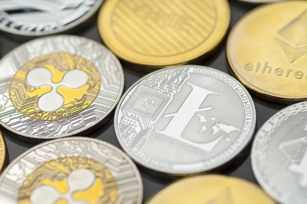 Bitcoin et autres pièces de monnaie électronique — Photo